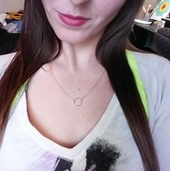 New Petite Gold Tone Circle Necklace - Picture 3 of 4